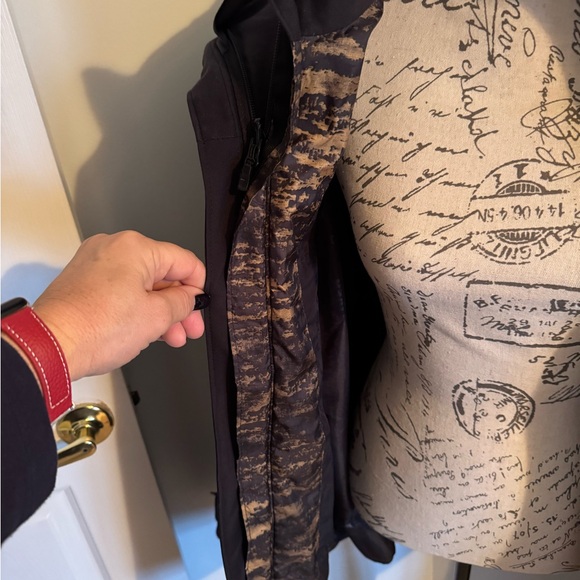 Oakley Black Performance Jacket - Picture 2 of 5